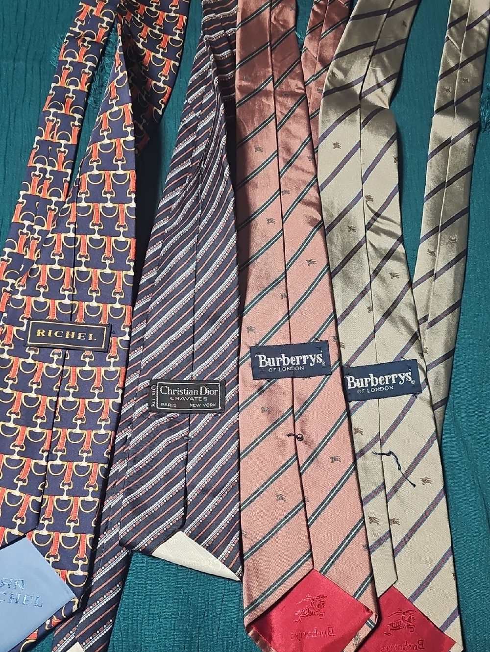 4 TIE Burberrys Classic Striped Silk Tie - Tan/Peach
